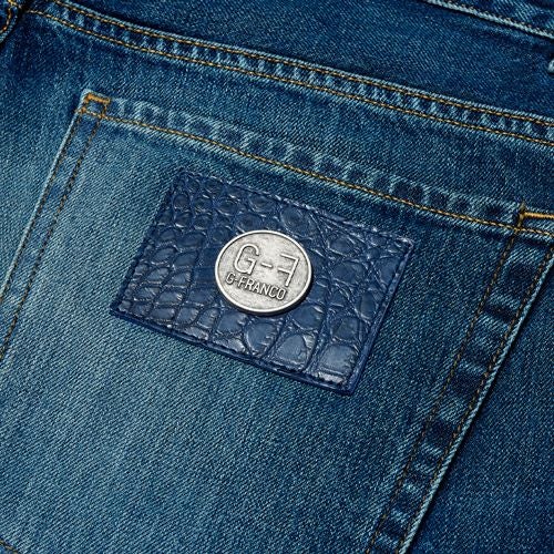 G-FRANCOのメンズデニムBACCOバッコの革タグ斜めからの画像