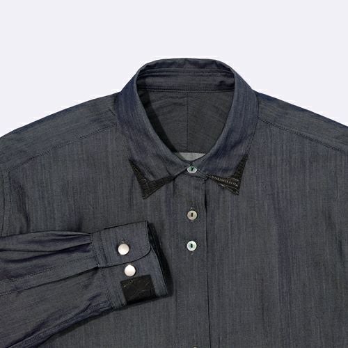 G-FRANCOのウィメンズデニムシャツ繭百合（マユリ）ブラックの正面からの拡大画像