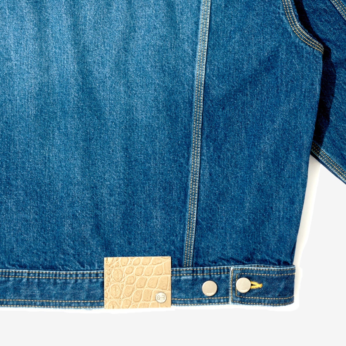 G-FRANCOのメンズデニムジャケットタックジャケットナミの背面からの拡大画像